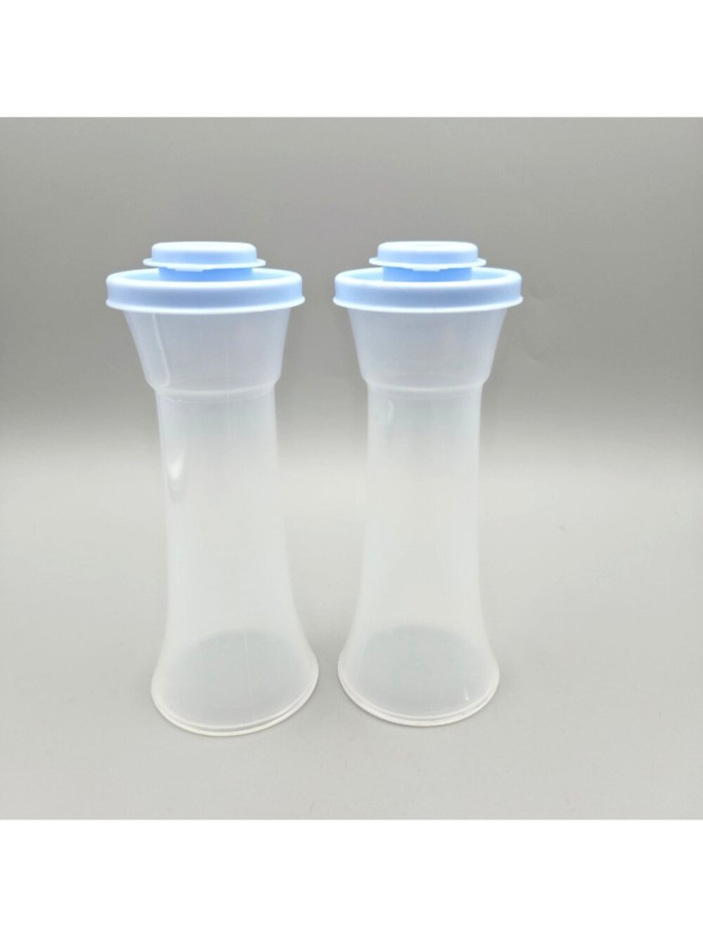 Vintage Tupperware Large Hourglass Salt Pepper Shakers 718 Sheer Blue Lids Set